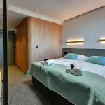 527 ترينتيس