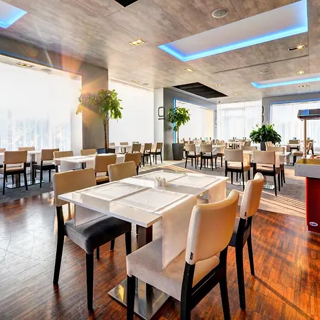 527 Hotel