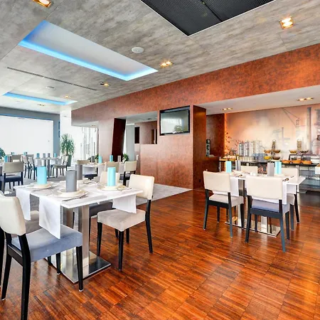 527 Hotel 3*
