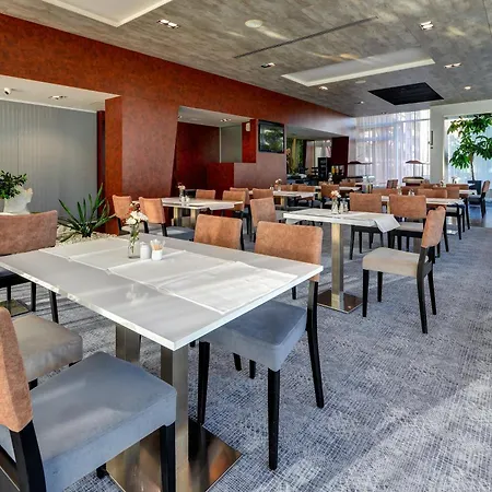 527 Hotel